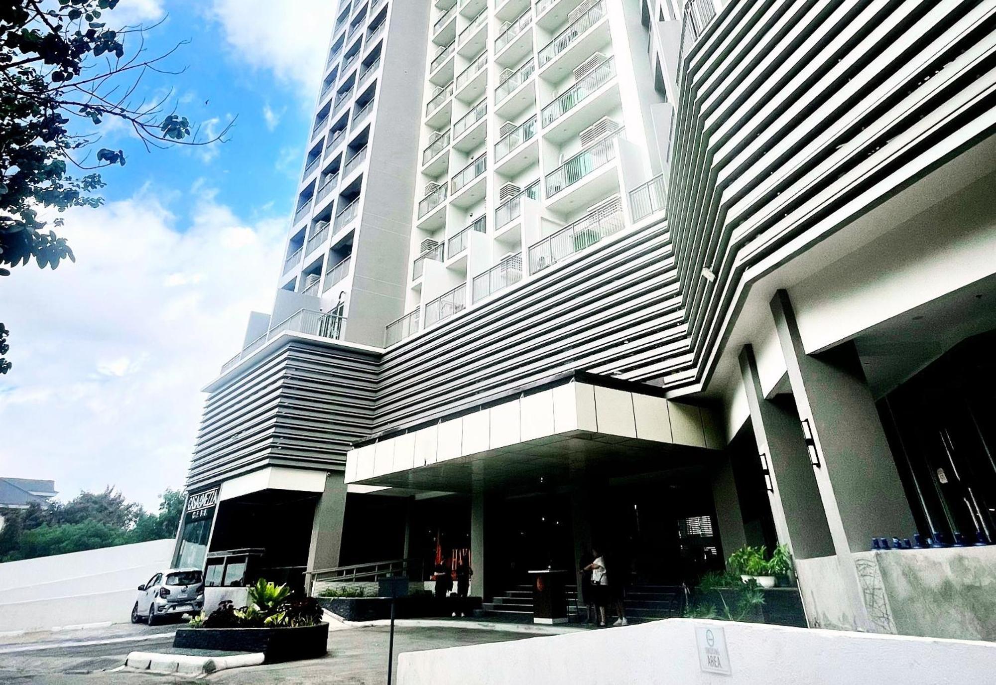 Hotel Hayat Sky Towers Cebu Stadt Exterior foto