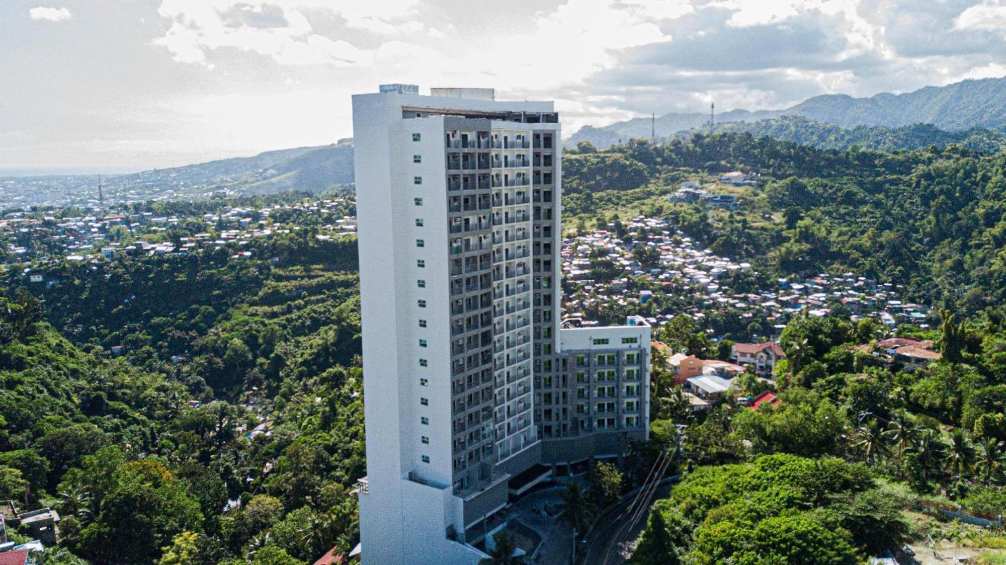 Hotel Hayat Sky Towers Cebu Stadt Exterior foto