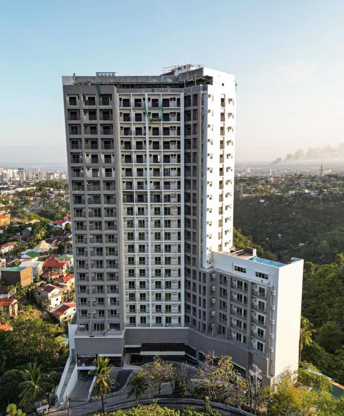 Hotel Hayat Sky Towers Cebu Stadt Exterior foto